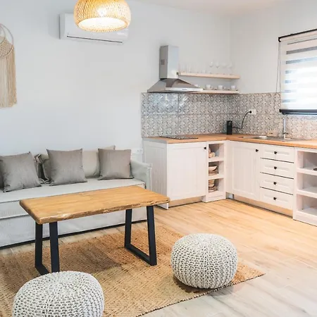 Aesthisis Sensational Kolymbia