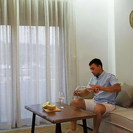 Aesthisis Sensational Aparthotel 3*